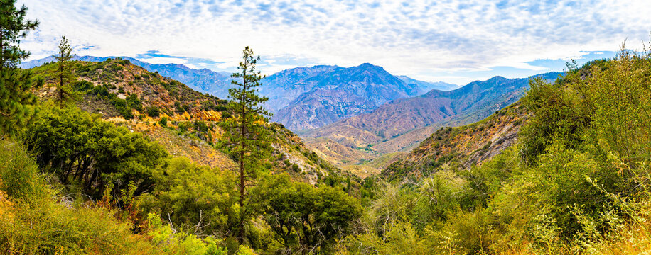 Sweeping panoramic view of Kings Canyon mountains