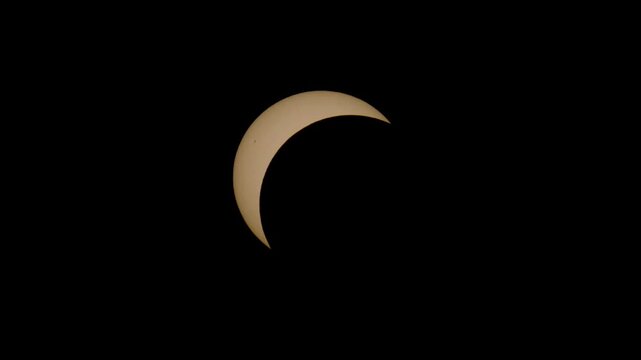 Timelapse Zeitraffer der partiellen Sonnenfinsternis 2026 in Deutschland, Hessen bei Sonnenuntergang