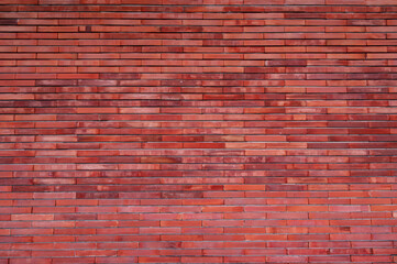 Fototapeta premium Modern red brick wall texture with clean horizontal masonry pattern, architectural construction background featuring natural clay material for graphic design, website layouts and commercial use.
