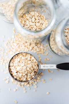 overnight oats meal prep for the week, measuring cup and jars, healthy eating and organisation