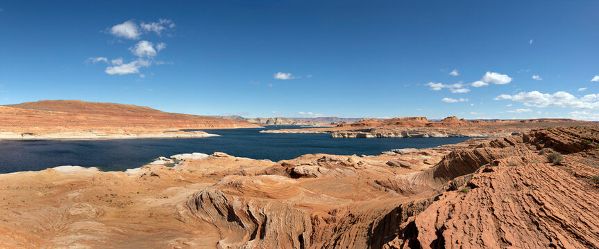 Panoramic view of Lake Powell and red rock formations