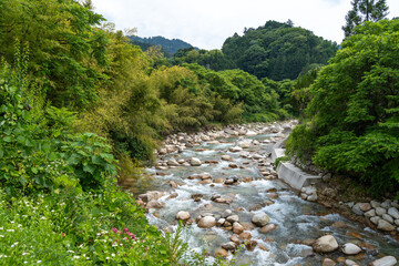 Obraz premium River flowing along the Nakasendo trail between Magome and Tsumago, Japan