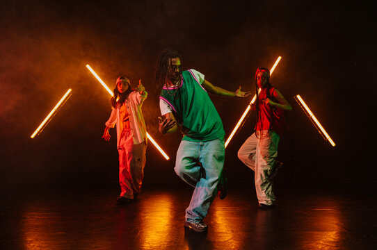 Group of hip hop dancer dancing together.