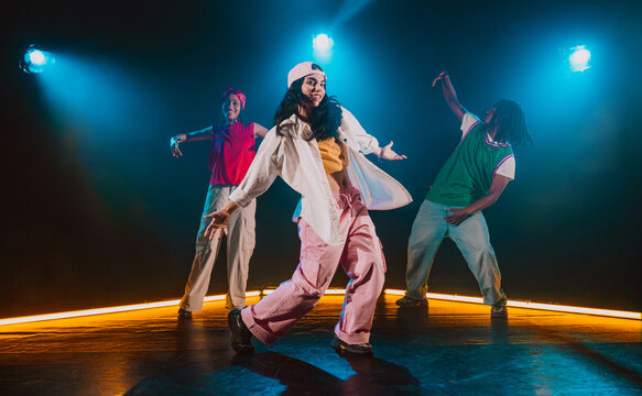 Group of hip hop dancer dancing together.