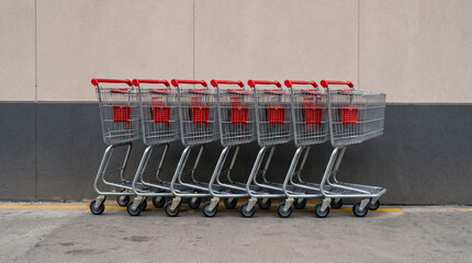 shopping cart on the street © Kaif &akhawat
