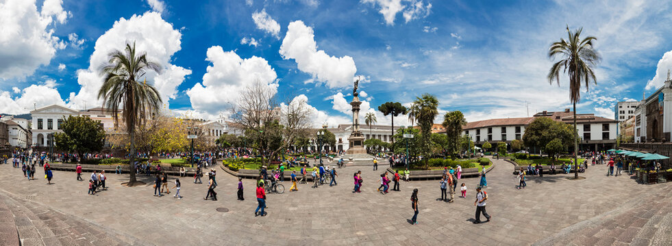 Ecuador, Quito, panoramic view over Independence Square with the Liberty Statue