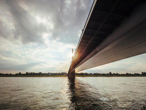 Germany, Duesseldorf, Rheinkniebruecke over Rhine River at backlight