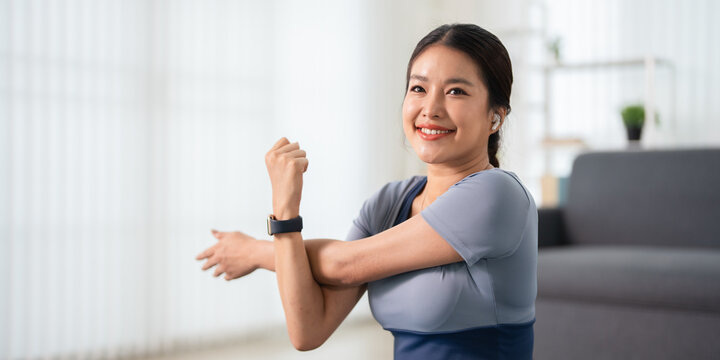 Young woman doing fitness exercises at home. healthy lifestyle concept