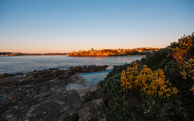 Obraz premium View of Freshwater Beach rock pool in the morning, Sydney, Australia.