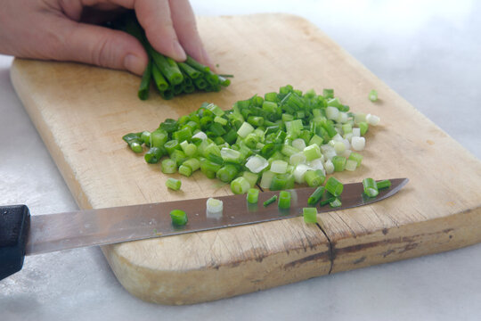 Chef chopping spring onions