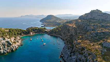 Fototapeta premium Turquoise bay filled with boats on the coast of Rhodes