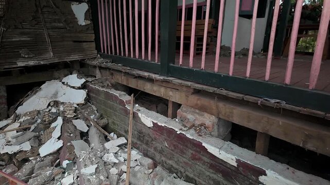 colombia earthquake foundation and porch damage collapse disaster
