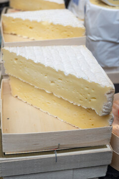 Pont-l'&Eacute;v&ecirc;que AOC French cheese from Normandy with distinctive washed golden rind. Creamy, aromatic soft cheese with pungent flavor.