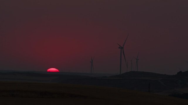 Eclipse solar atardecer rojo. Espa&ntilde;a 2026