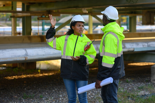 Engineers are inspecting natural gas pipelines in the natural gas and oil industrial park.