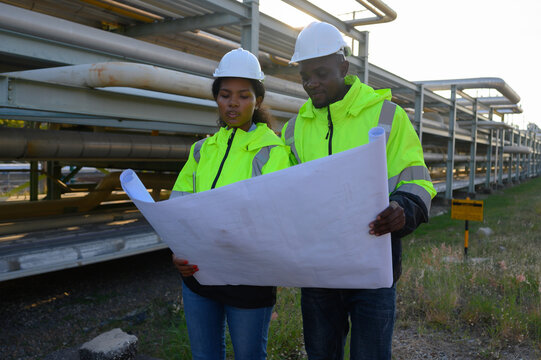 Engineers are inspecting natural gas pipelines in the natural gas and oil industrial park.