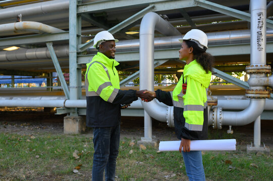 Engineers are inspecting natural gas pipelines in the natural gas and oil industrial park.