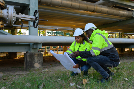 Engineers are inspecting natural gas pipelines in the natural gas and oil industrial park.