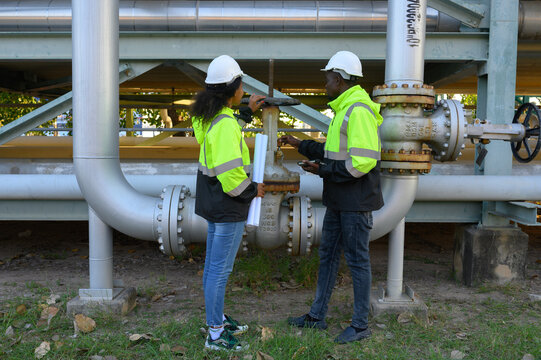 Engineers are inspecting natural gas pipelines in the natural gas and oil industrial park.
