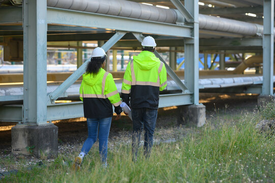 Engineers are inspecting natural gas pipelines in the natural gas and oil industrial park.