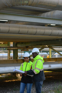 Engineers are inspecting natural gas pipelines in the natural gas and oil industrial park.