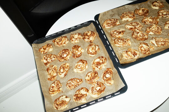 Contemporary baking image: baking sweet sugar cinnamon buns 