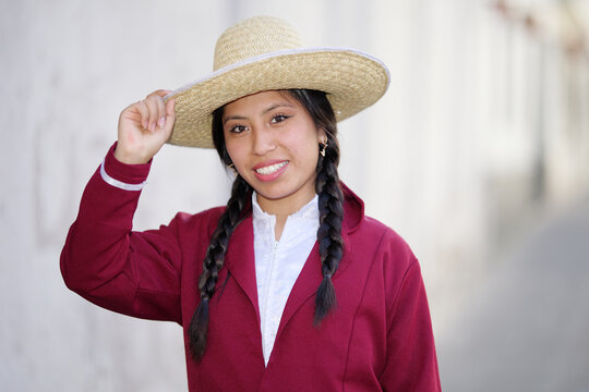 Peruvian women from Arequipa with traditional dress