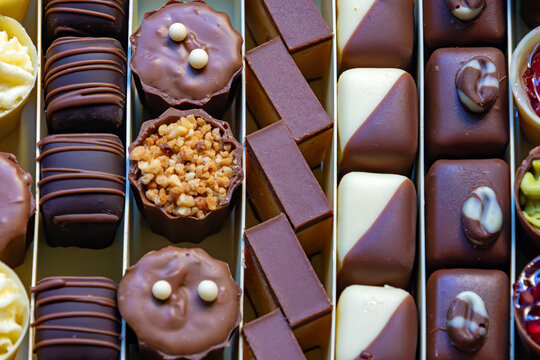 Chocolate nuts praline cakes arranged in box