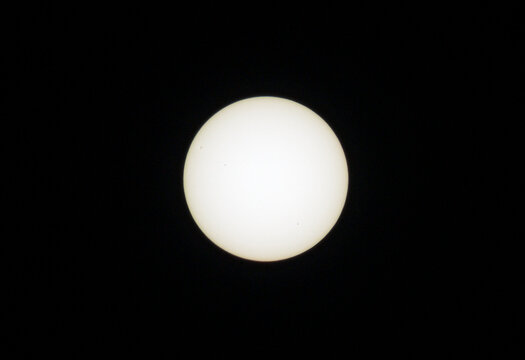 Blick in die glei&szlig;ende Sonne am Tag, Sonnenflecken