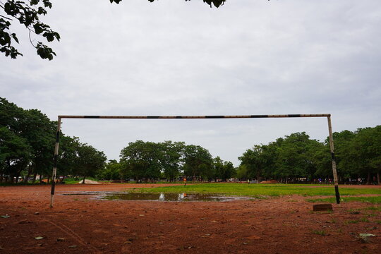 un terrain d entrainement de foot pour &eacute;l&egrave;ves  de bobo dioulassso
