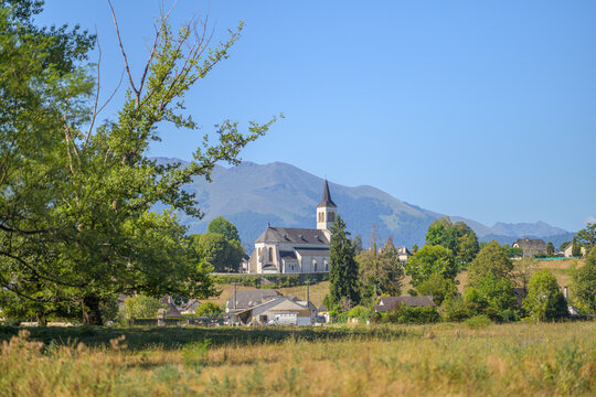 Eglise d'Asson, Pyr&eacute;n&eacute;es, B&eacute;arn, plaine de Nay