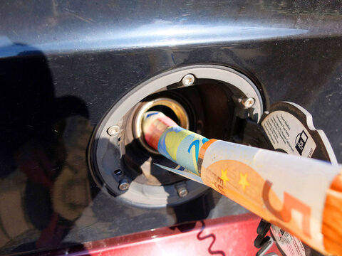 Bares Geld tanken
