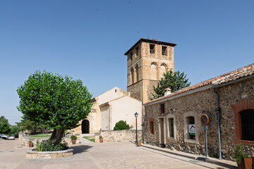 Fototapeta premium Sotosalbos village square with romanesque church of san miguel