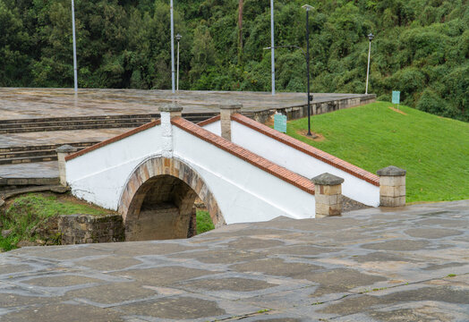 Puente de Boyac&aacute; y monumento hist&oacute;rico nacional en Colombia