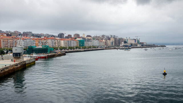 Panoramic view of the Paseo Mar&iacute;timo and Paseo de Pereda in Santander, Spain, along the waters of the bay on a cloudy summer day