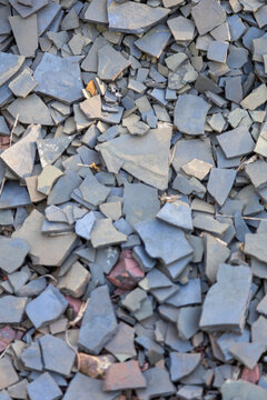 Multi-color slate gravel