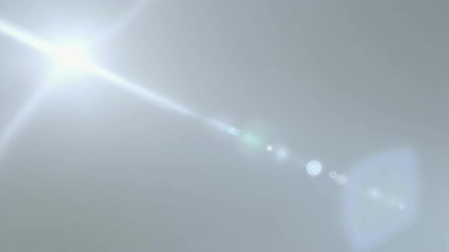 画面を横切るように輝くレンズフレアの光