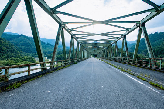 山奥にあるトラス橋 - 日本、栃木県、奥日光、青柳大橋、鬼怒川