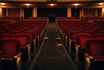 Naklejka premium Empty red velvet seats inside a classic movie theater