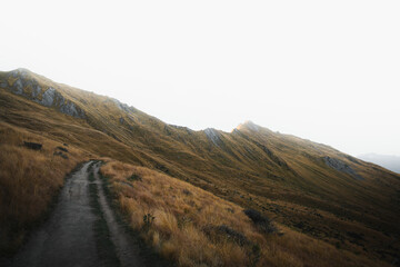 Obraz premium Scenic route leading to a mountain