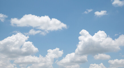 Obraz premium Beautiful blue sky with white clouds on a sunny day background