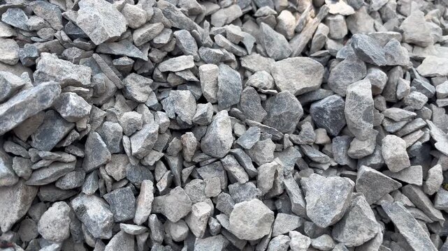 Raw crushed gravel concrete aggregate for construction material
