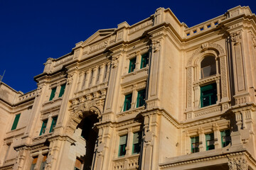 Obraz premium Ornate facade of historic building in malta