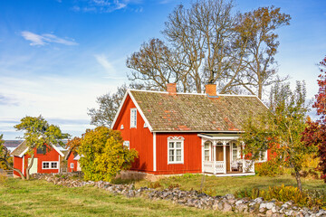 Red cottage with a garden in the countryside at autumn © Lars Johansson