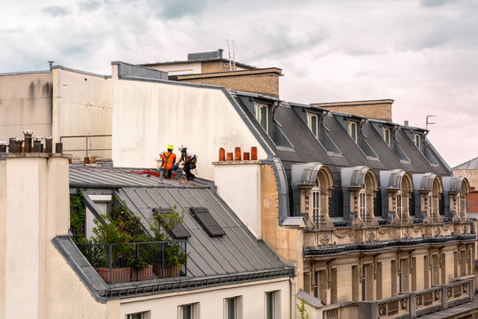 travaux en hauteur sur toiture et acc&egrave;s difficile.
