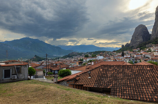 Kalambaka, Greece: Picturesque town in the nomos of Thessaly, nestled between picturesque mountains