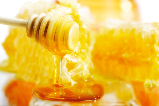 Honey spoon and honeycomb