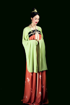 Oriental women in Tang Dynasty Hanfu classical style black background photo shoot