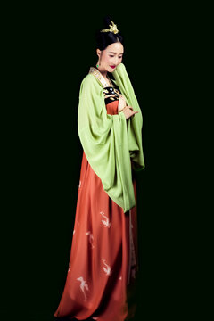 Oriental women in Tang Dynasty Hanfu classical style black background photo shoot