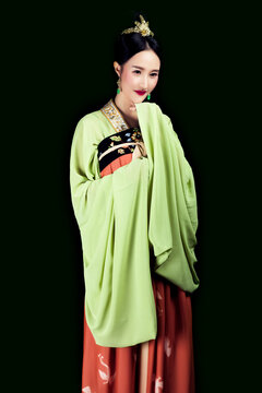 Oriental women in Tang Dynasty Hanfu classical style black background photo shoot